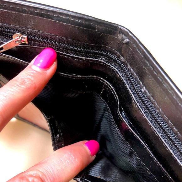 Black wallet with plenty of storage space - Picture 5 of 9